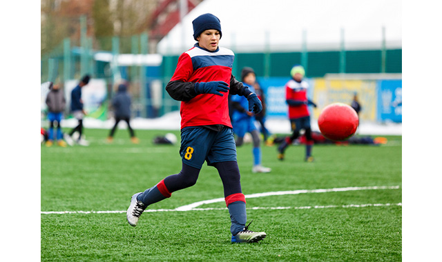 サッカーを冬にプレイするときの服装とは 子供 大人編 ハジサカ